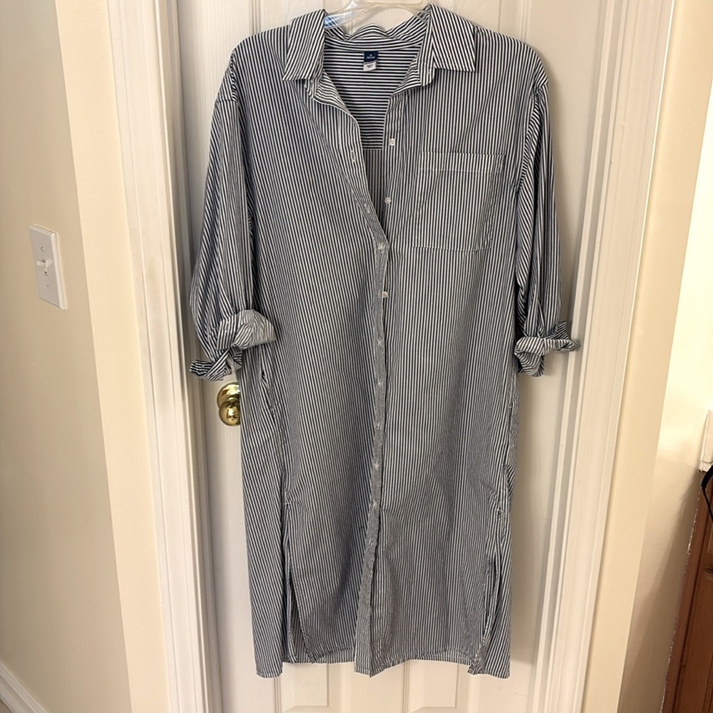 Like new! Old Navy Blue Pinstripe shirt dress